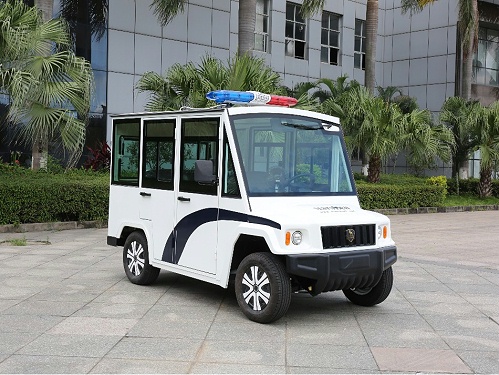 驾驶封闭电动巡逻车的安全注意事项 | 玛西尔