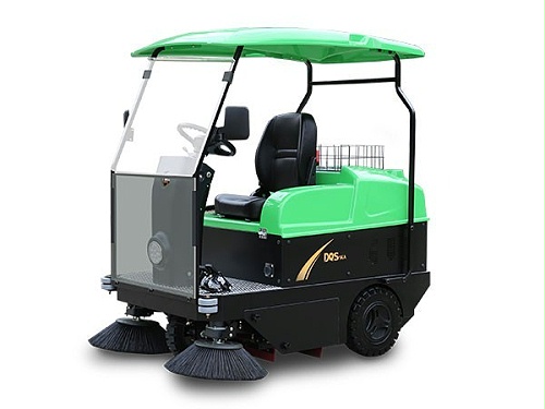 驾驶式电动扫地机