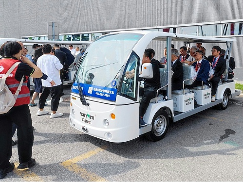 玛西尔出展工程机械国际展览盛会，VIP观光车接待贵宾出席开幕典礼！