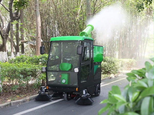 驾驶式电动扫地机