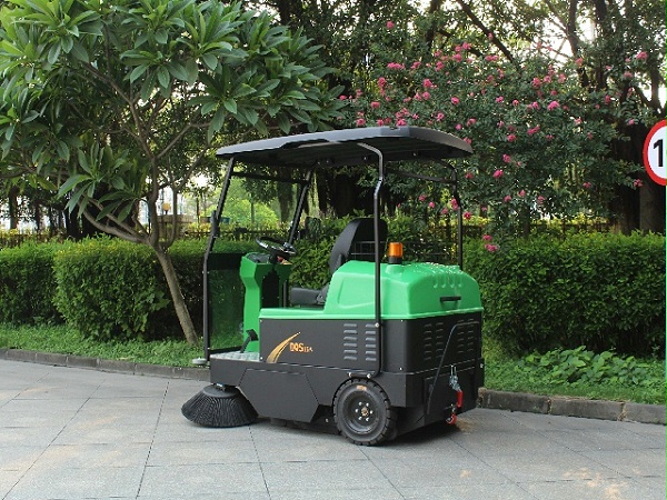 驾驶式扫地车DQS15A