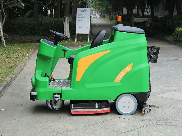 驾驶式洗地机DQX10