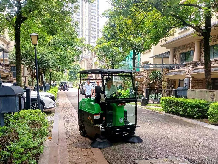 电动扫地车