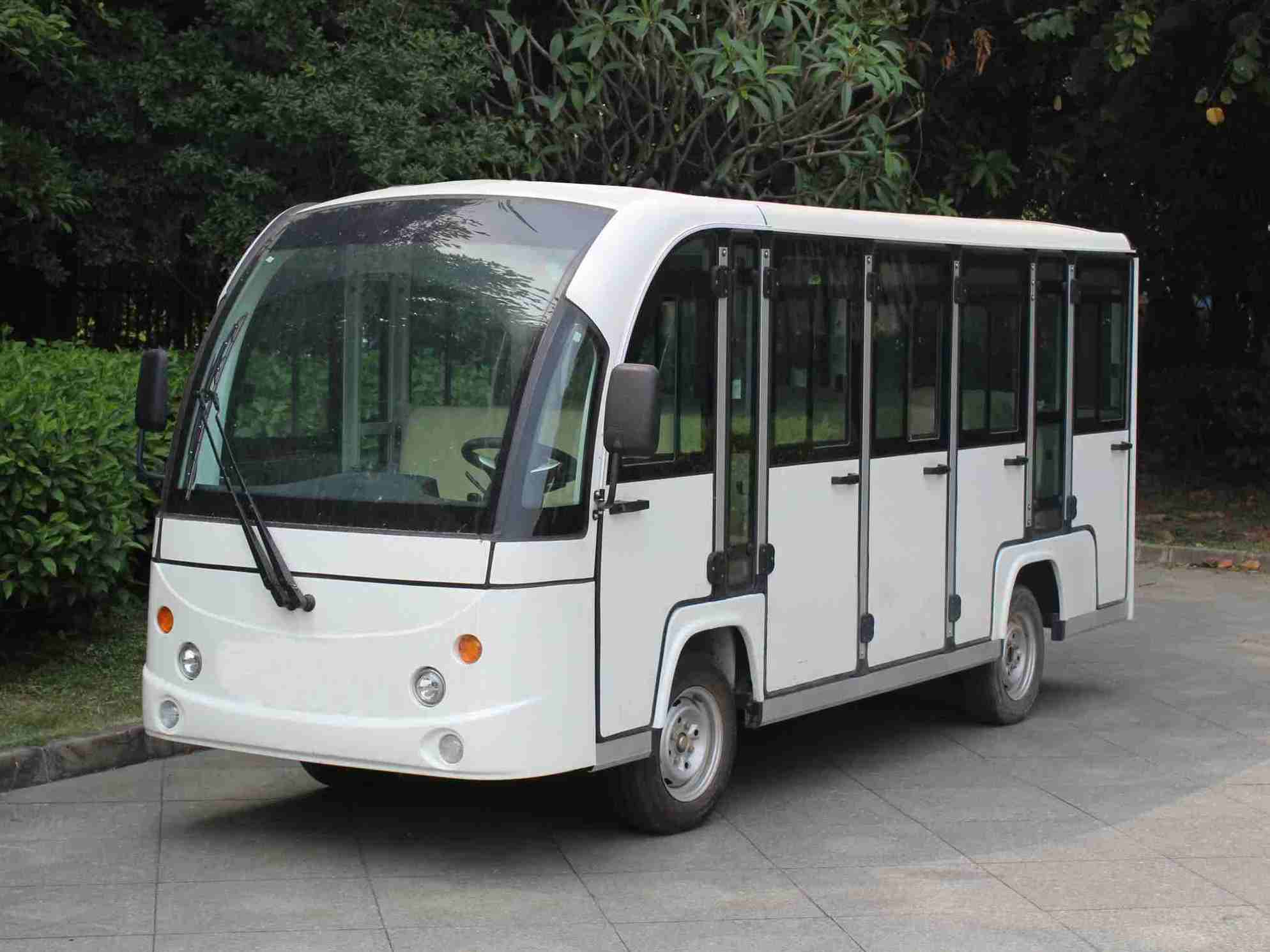 十四座封闭观光车