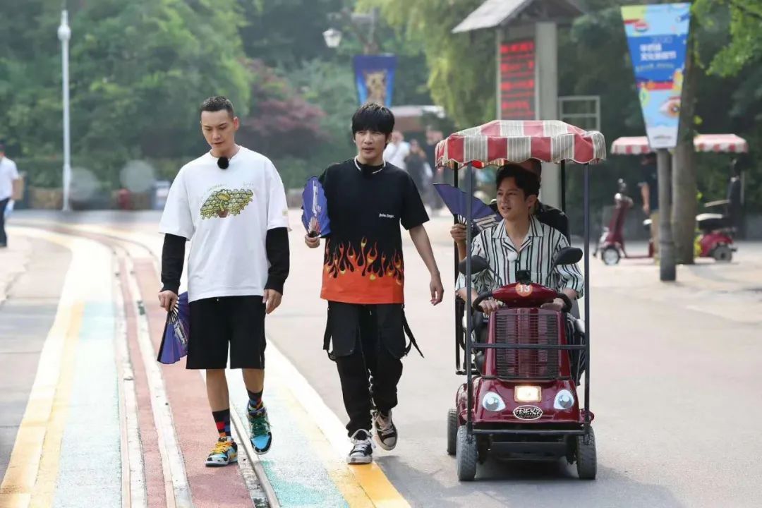 老年电动代步车 老年电动代步车