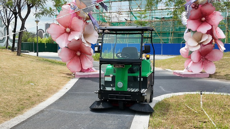玛西尔电动扫地车