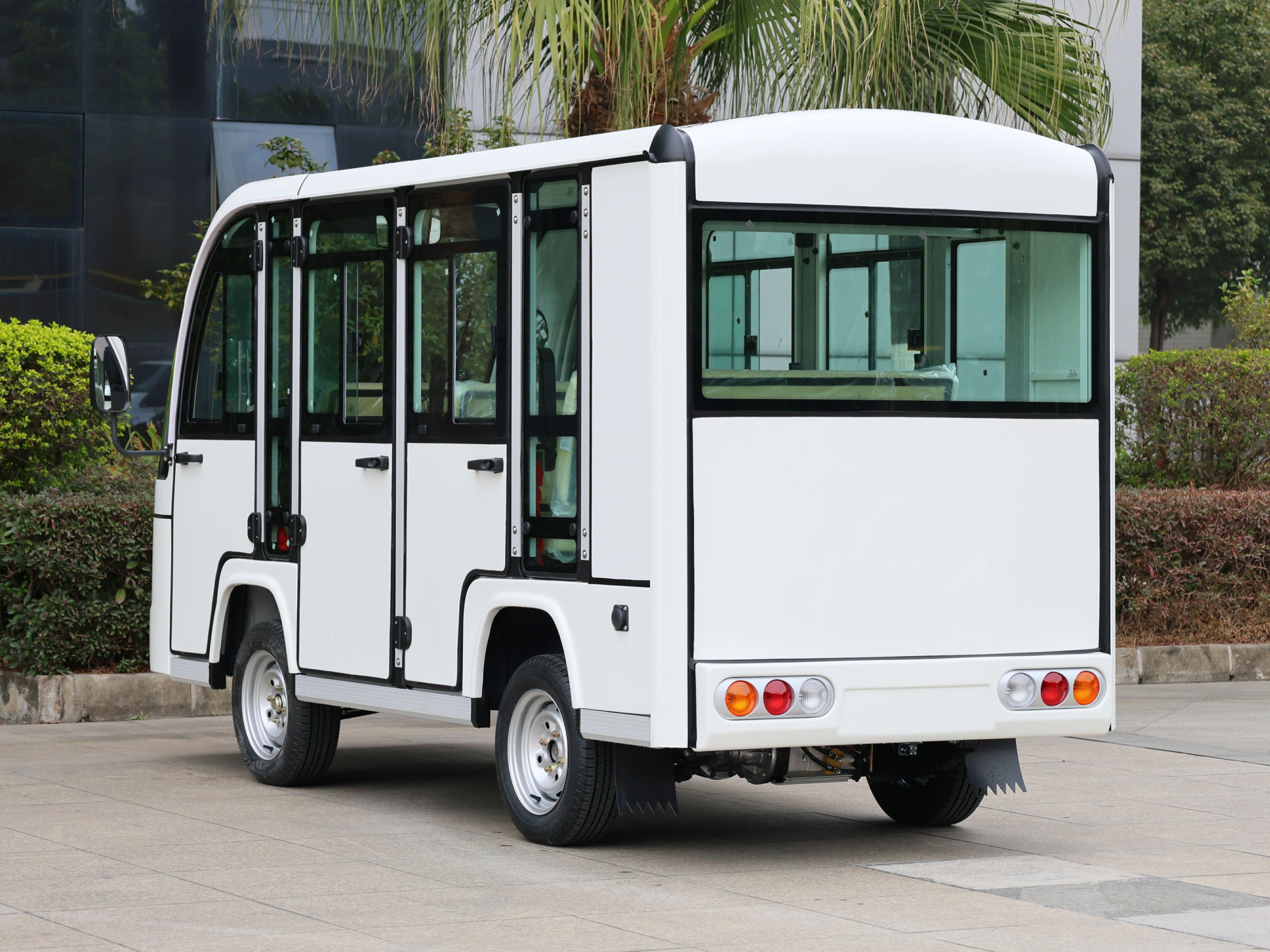 八座封闭电动观光车