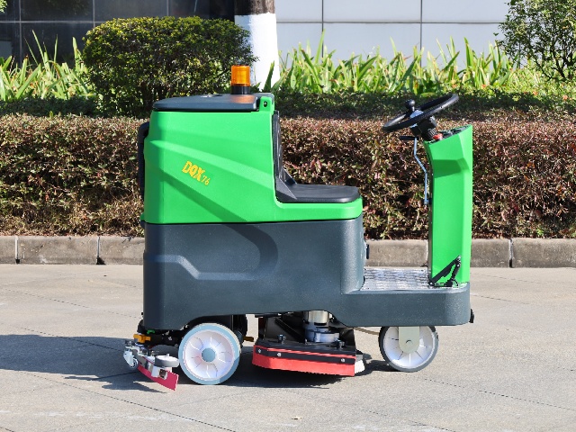 驾驶式洗地机DQX76 驾驶式洗地机DQX76