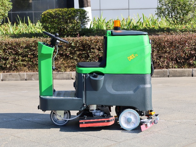 驾驶式洗地机DQX76 驾驶式洗地机DQX76