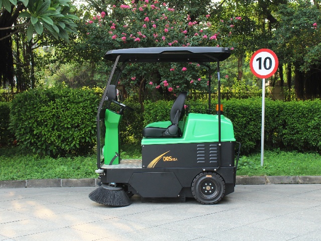 驾驶式扫地车DQS15A 驾驶式扫地车DQS15A