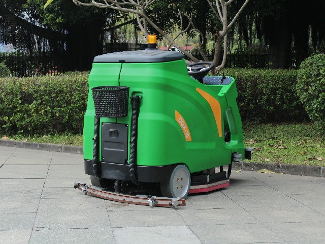 驾驶式洗地机DQX10 驾驶式洗地机DQX10