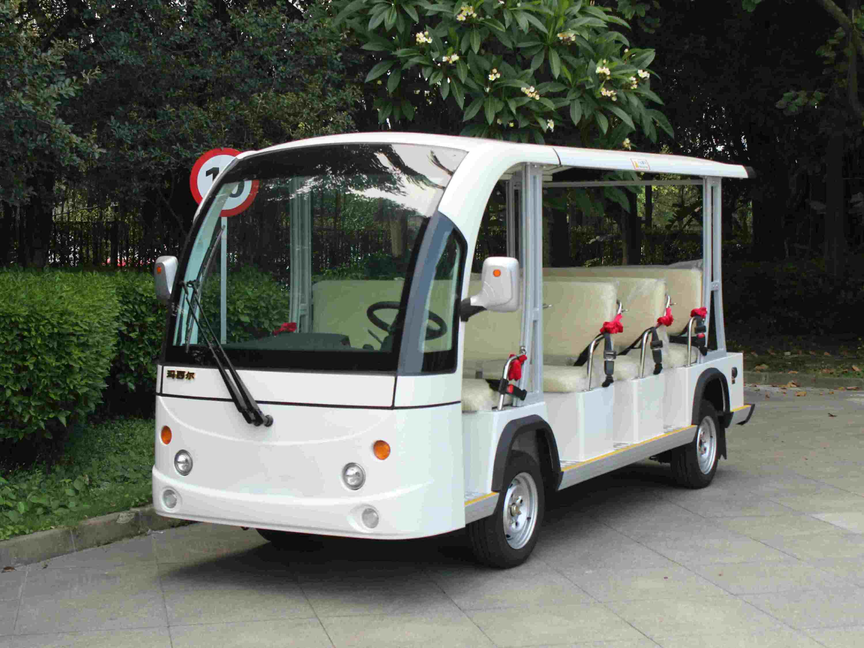 十一座电动观光车